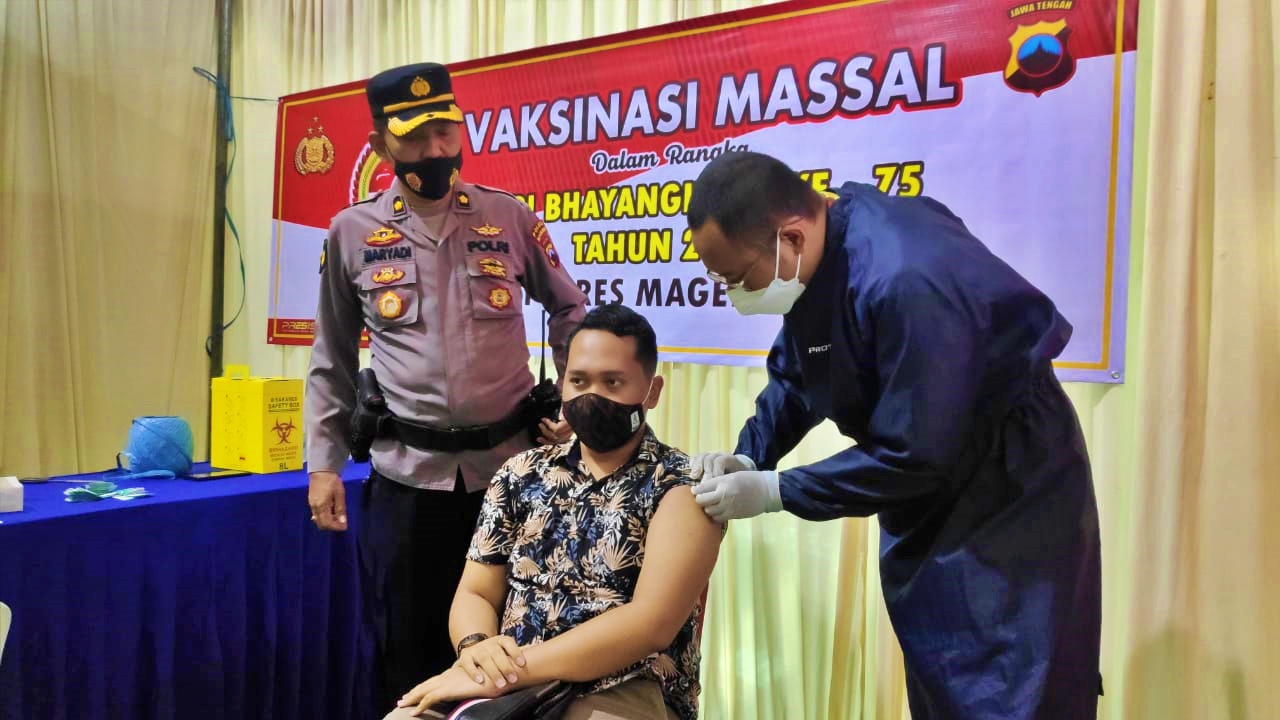 Vaksinasi massal Polres Magelang