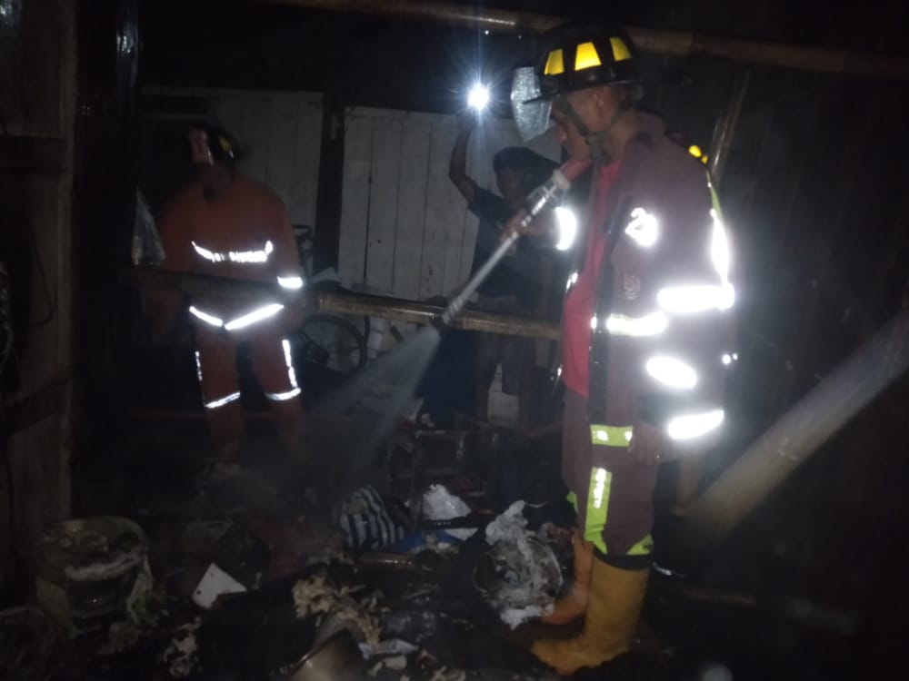 Diduga Akibat Korsleting Listrik, Rumah di Tempuran Terbakar