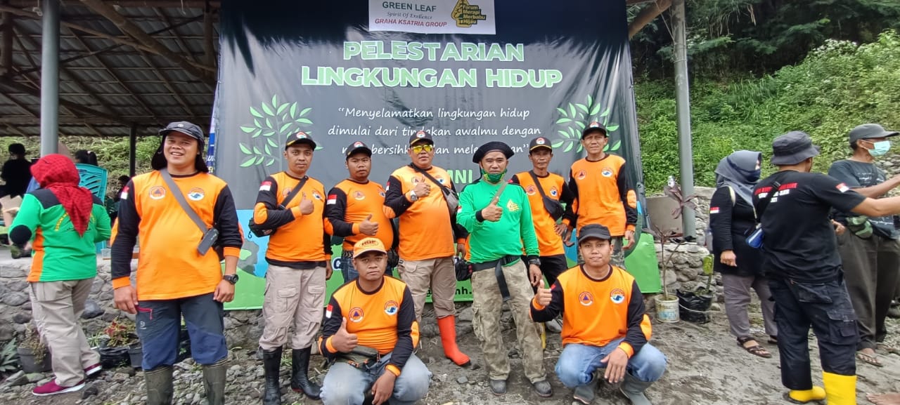 Peduli Lingkungan, Sejumlah Relawan Lakukan Penanaman Pohon di Grojogan Kapuhan Magelang