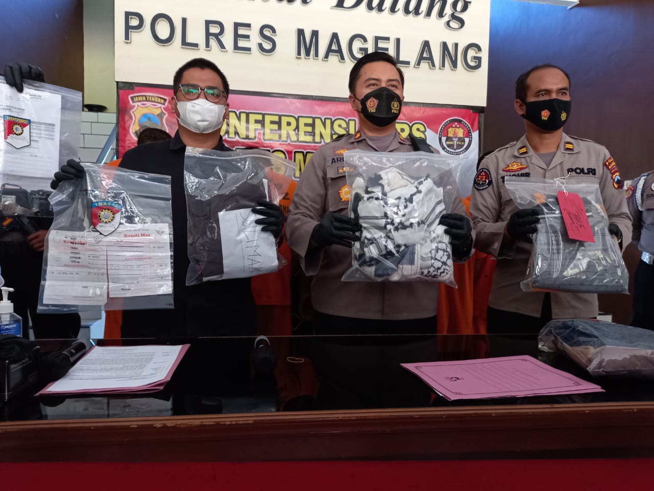 Pura-pura Tanya Alamat, Komplotan Rampok Bawa Kabur Perhiasan di Sawangan Magelang