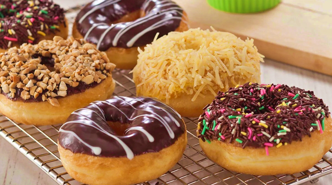 pekerjaan enak cicipi kue donat bergaji besar