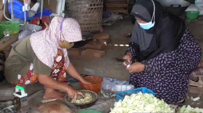 Wujud Solidaritas, Warga Girikulon Magelang Dirikan Dapur Umum Bantu Penderita Covid-19 yang Isoman