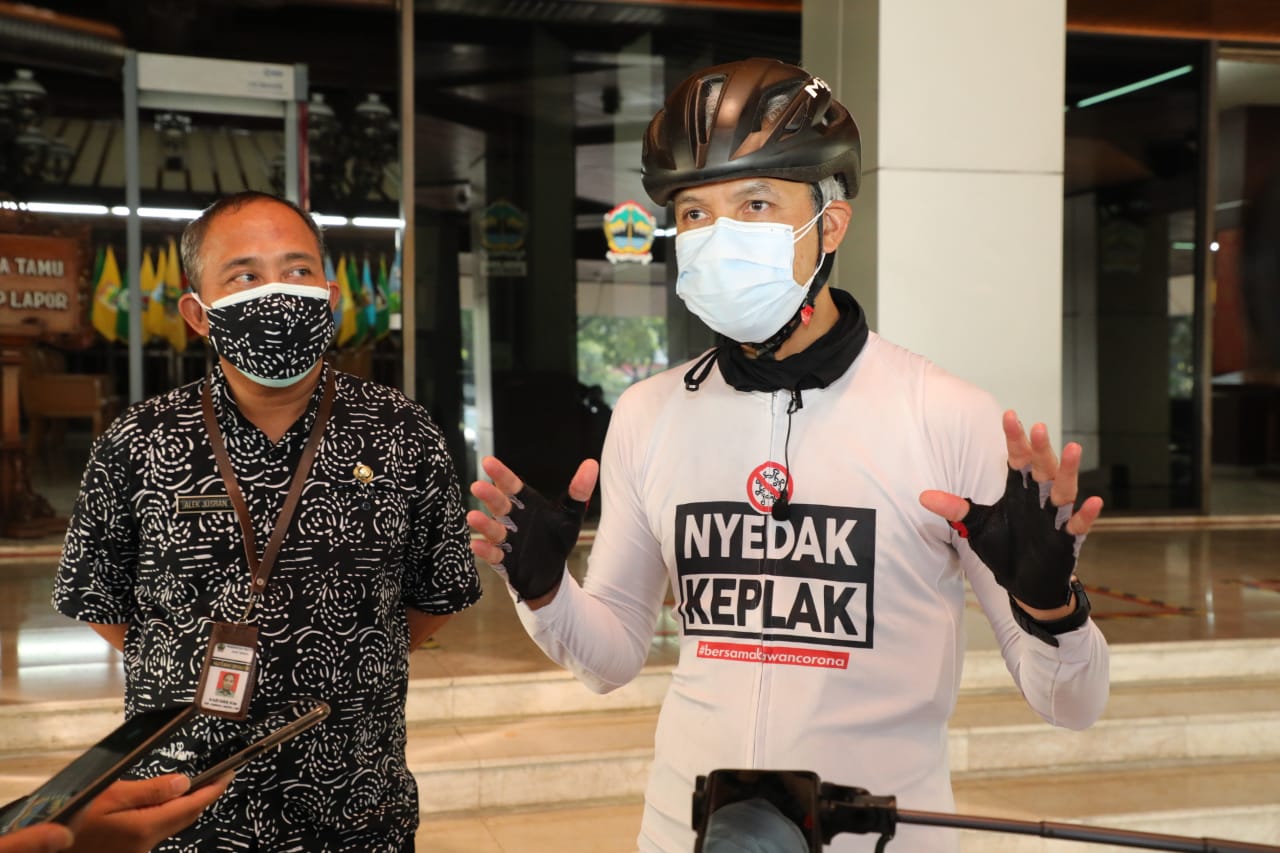 Ganjar minta ASN untuk banyak berbelanja