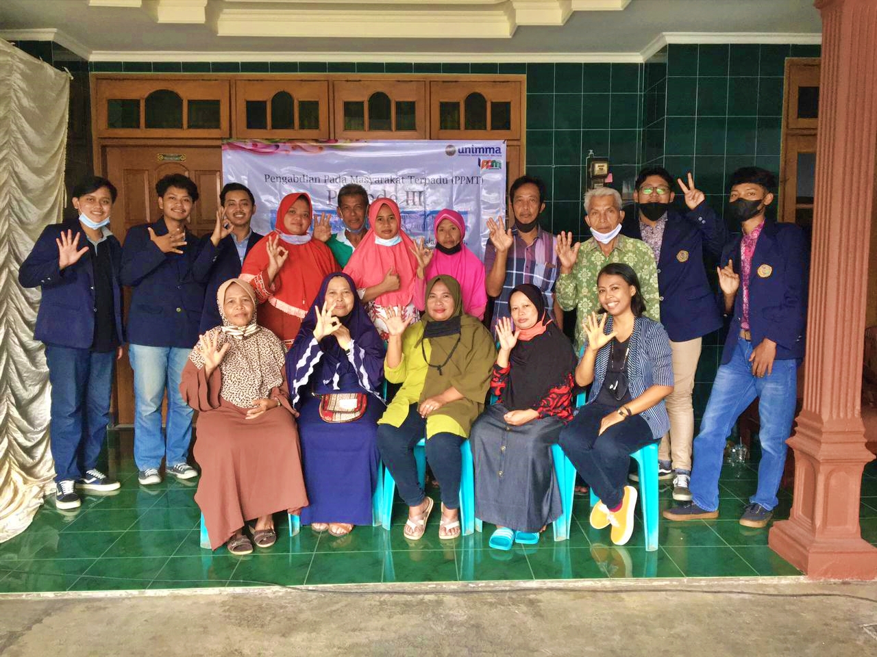 Mahasiswa PPMT UNIMAA setelah melakukan pelatihan di Kampung Trunan