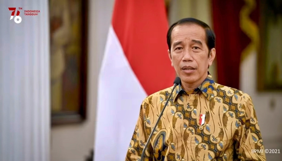 Jokowi saat menyampaikan PPKM Level 4 diperpanjang secara virtual