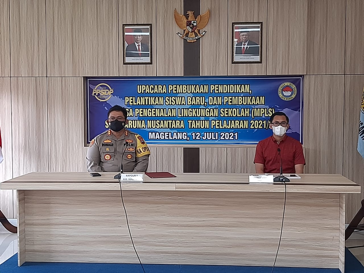 Kapolres saat sosialisasi Bahaya Narkoba bagi siswa SMA TN secara daring
