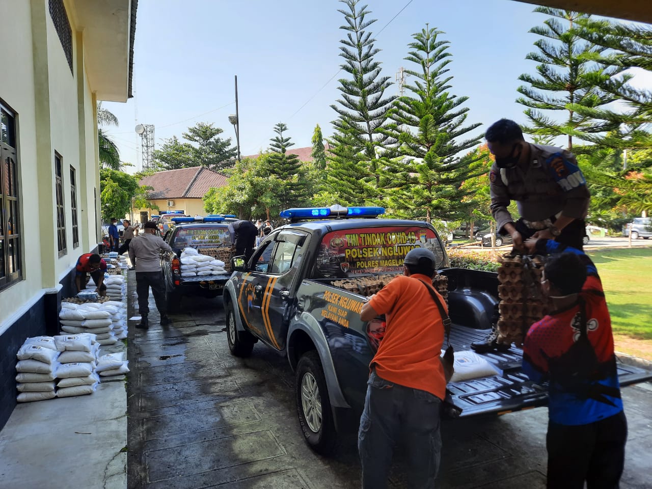 Polres Magelang salurkan bantuan sembako