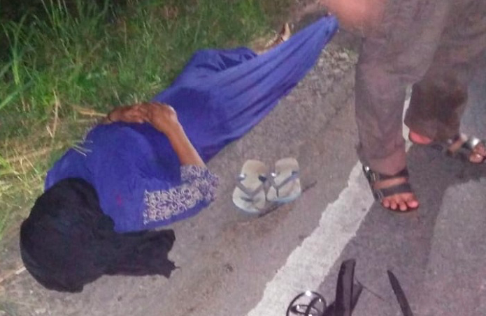 INNALILLAHI: Sesosok mayat wanita ditemukan di pinggir jalan. (foto: ist)