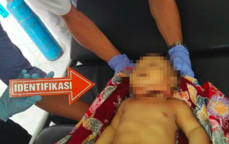 KEJI: Ilustrasi bayi 6 bulan digorok lehernya oleh Ibu kandungnya. (foto: ist)