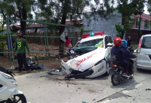 Ilustrasi kelecalaakn mobil ambulans berisi jenazah. (foto: ist)