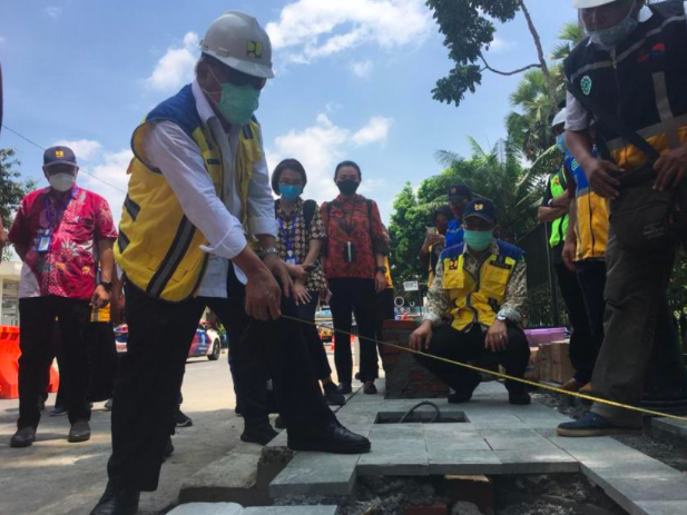 Menteri PUPR, Basuki Hadimujono sat meninjau lokasi penataan kawasan candi Borobudur, Jumat, 13 November 2020. Pemerintah mempercantik kawasan Candi Borobudur melalui proyek penataan Kawasan Strategis Pariwisata Nasional (KSPN). (Foto: ist)