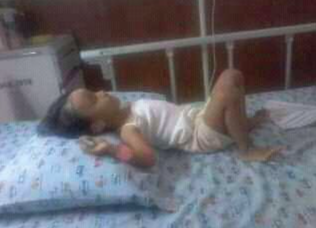 Azalia El Fitra bocah 4 tahun yang mengidap Rubella saat opname di rumah sakit. (foto: ist)