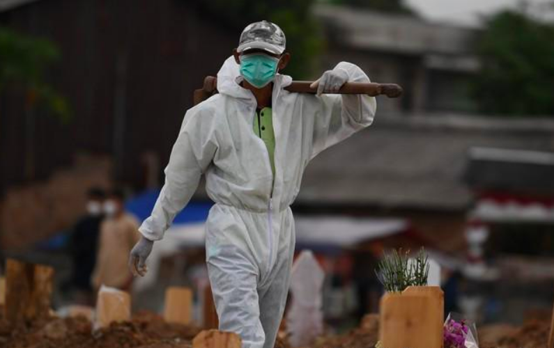 Kebutuhan APD bagi petugas/ sukarelawan pemakaman di Kabupaten Magelang naik. (foto: ist)