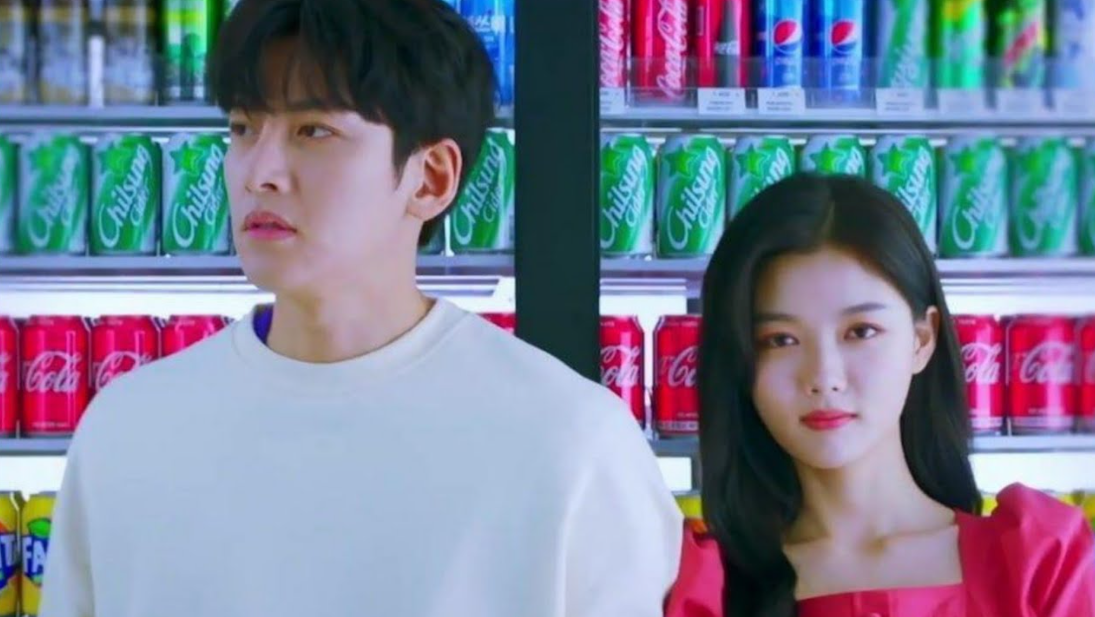 Viral!!! Seorang Warganet Lihat Adegan Bak Drakor di Minimarket, Bikin Baper