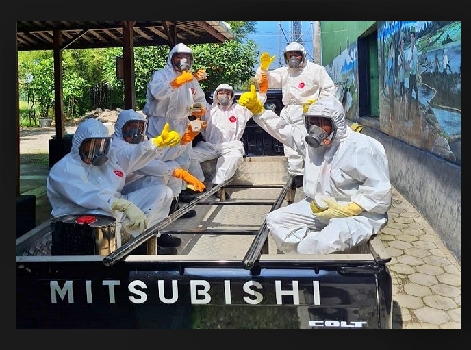 Tim Kamboja sesaat membongkar peti kosong yang dikuburkannya di Klaten