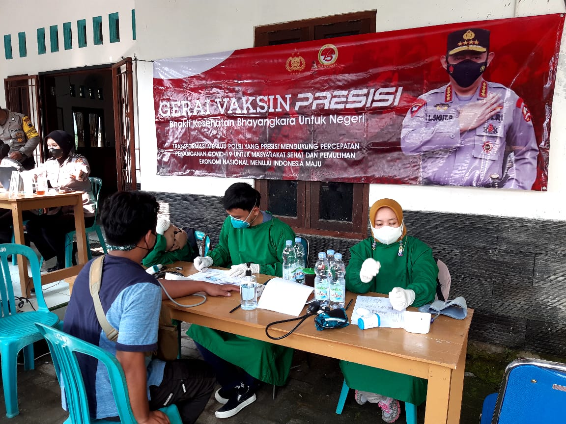 Vaksinasi massal oleh Polres Magelang