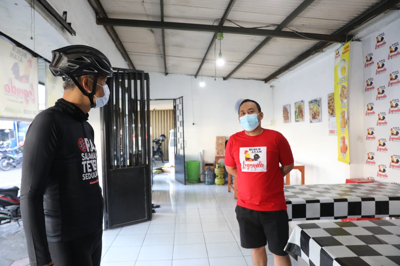 Warung Bubur Ayam di Semarang Gratiskan Makanan Untuk Warga Yang Isoman, Ganjar: Ini Menarik