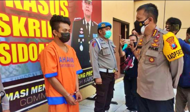 pelaku yang siksa seorang bayi adalah ayahnya sendiri yang kalah game online