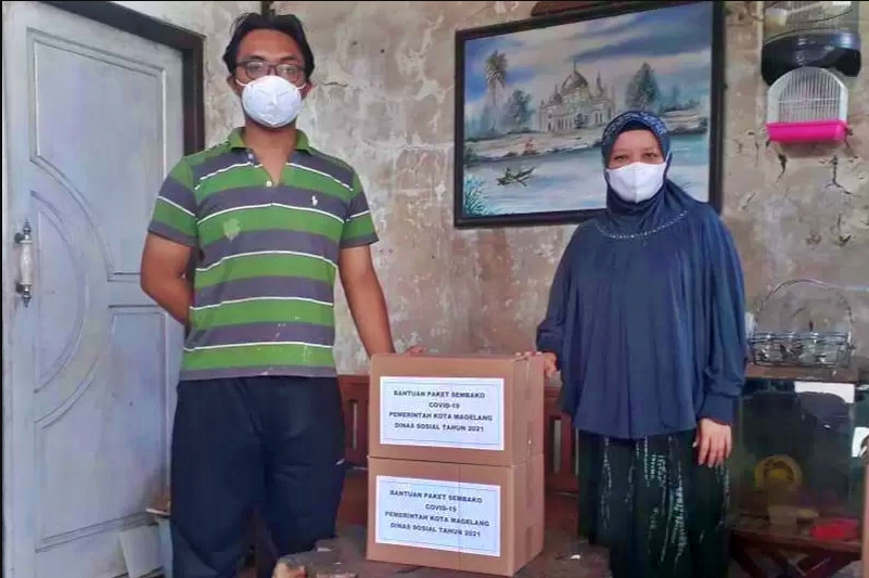 warga isolasi mandiri terima bantuan pangan dari Pemkot Magelang