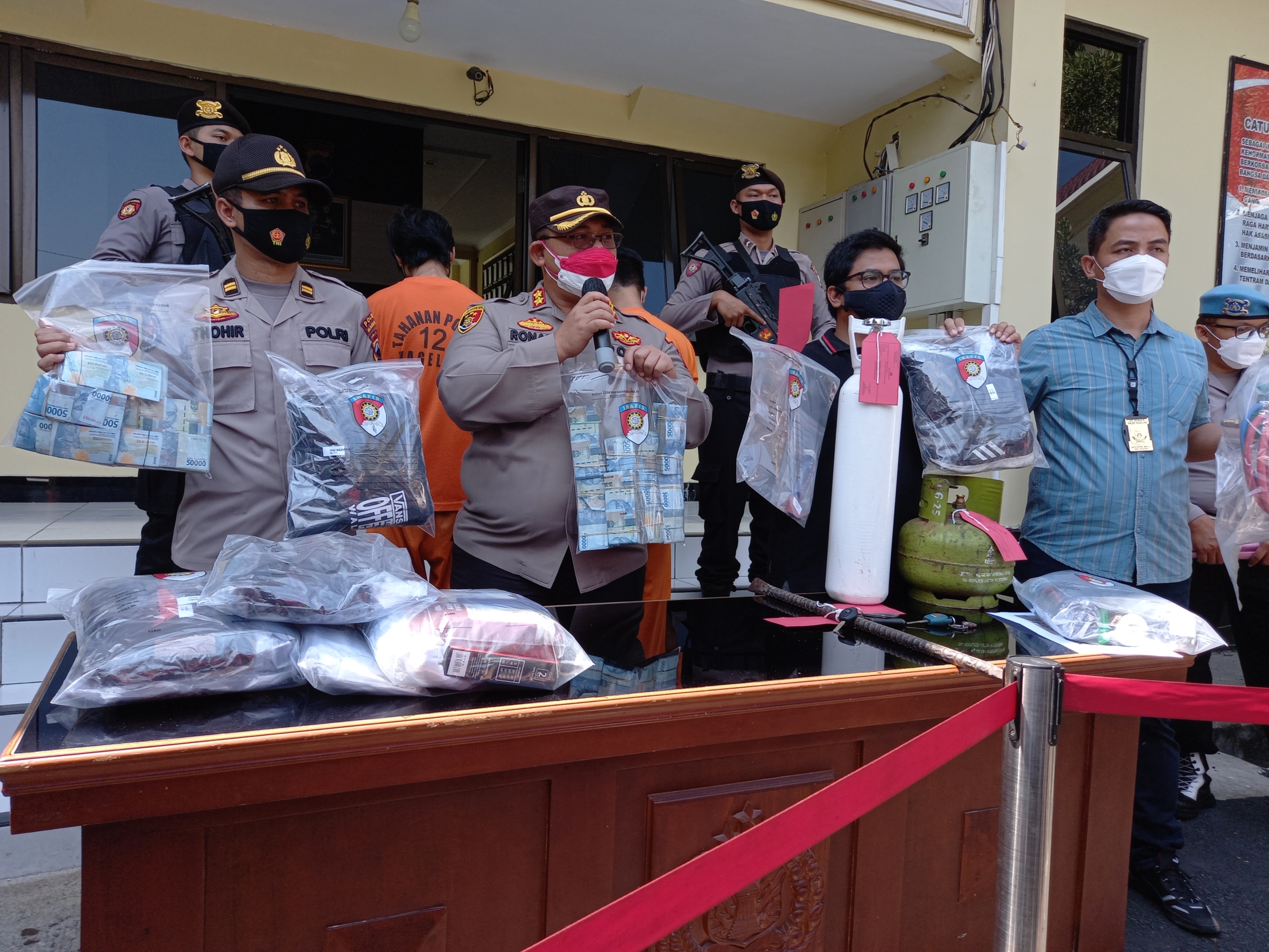 2 Pelaku Pembobol ATM dalam Minimarket di Magelang Tertangkap, Begini Modusnya