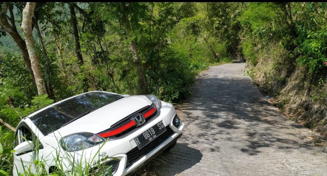 Mobil menuju Tumpeng Menoreh terperosok karena salah jalur