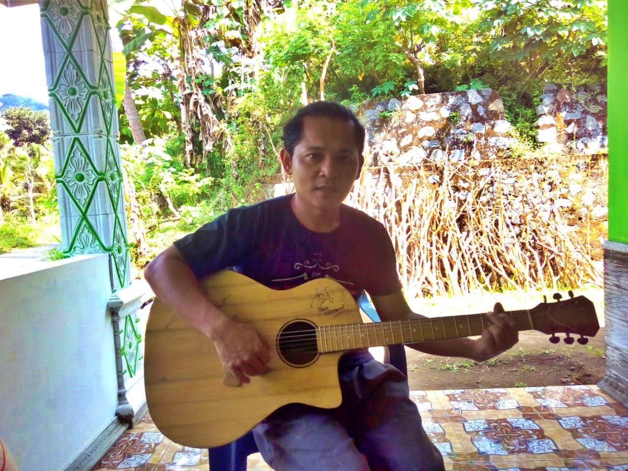 Pengrajin Gitar Bambu di Borobudur yang memproduksi lewat pranata mangsa