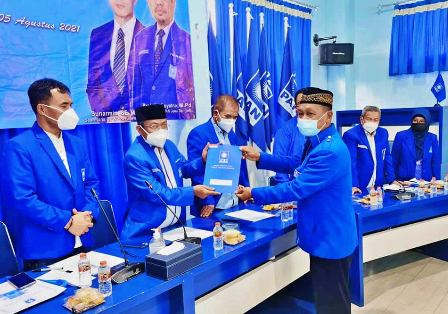Penyerahan SK dari DPW PAN Jawa Tengah kepada DPD PAN Kabupaten Magelang (5/8/2021)