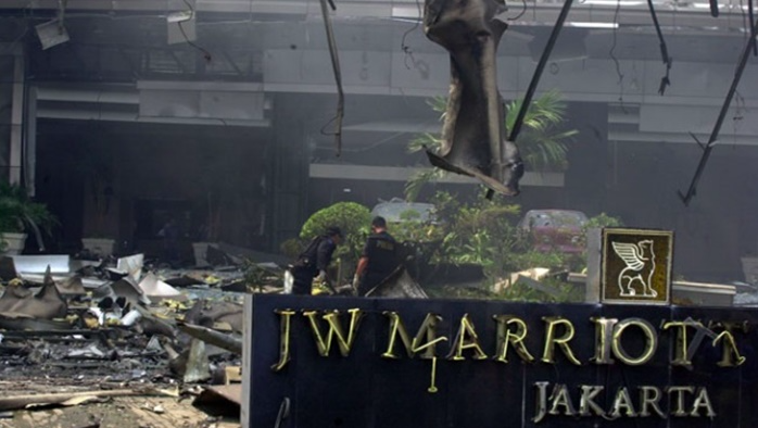 SERANGAN TERORIS: Bom bunuh diri meledak di Hotel JW Marriot Jakarta. (foto: ist)