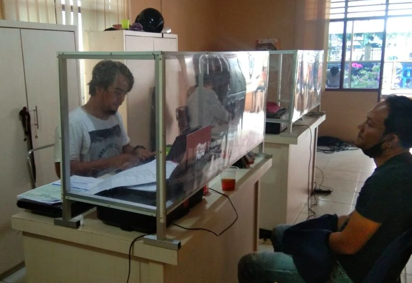 Tersangka H, 42, saat dimintai keterangan di Polres Sleman. (foto: ist)