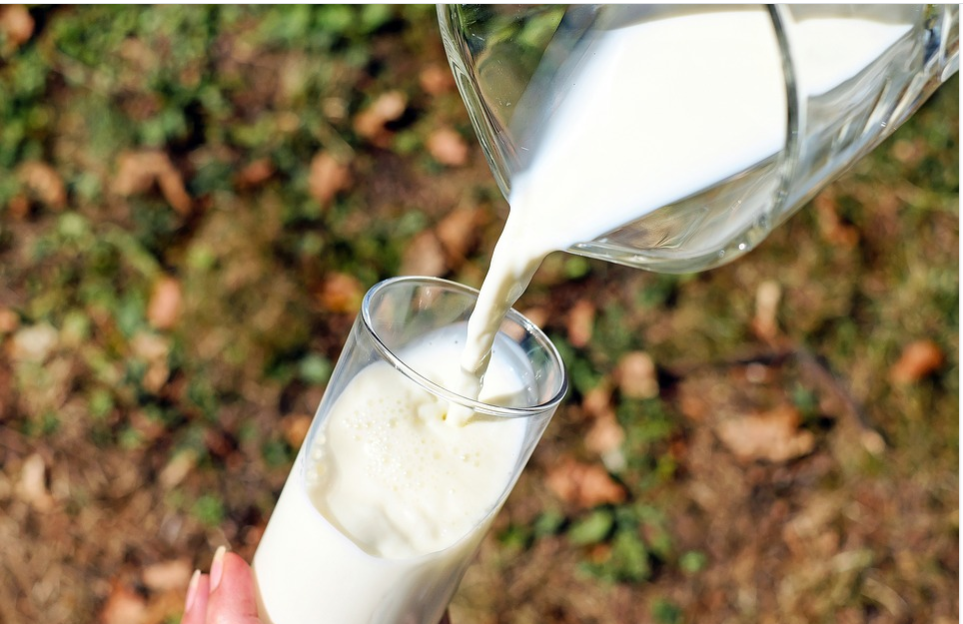 Demi Sang Buah Hati, Pria Ini Tawarkan Barter Sepatu Bekas dengan Susu di Facebook