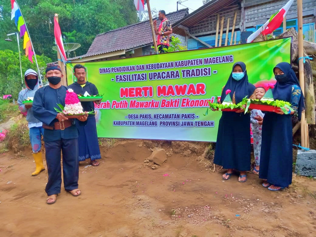 Tradisi Jawa Merti Mawar di Pakis Magelang