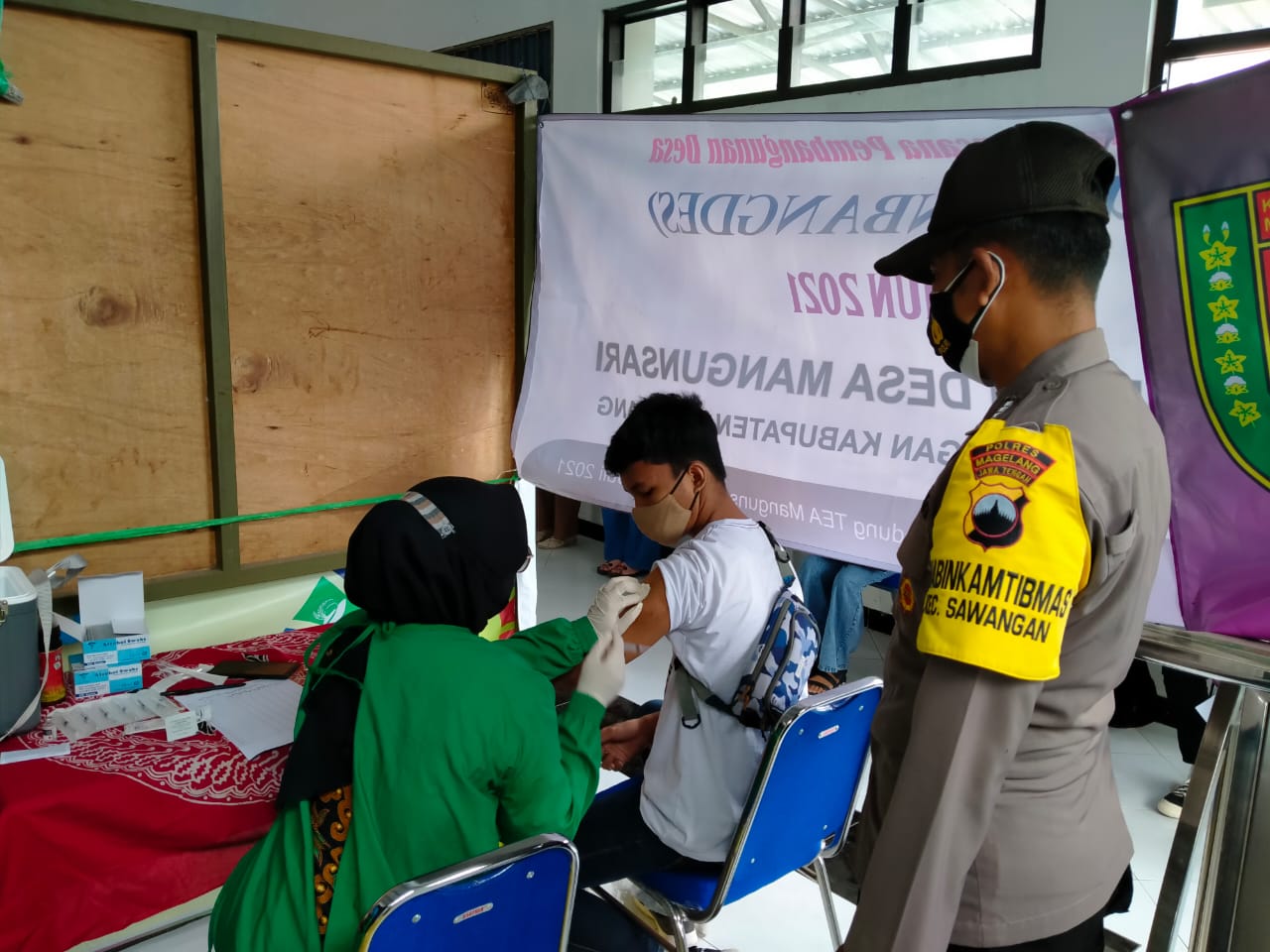 Polres Magelang Gelar Vaksinasi Massal di Balai Desa Mangunsari Sawangan