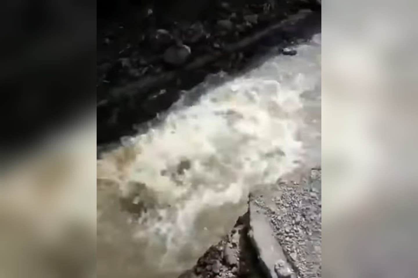 Pipa Air Bocor di Bandongan Magelang, Warganet: 2 Hari Gak Ada Air