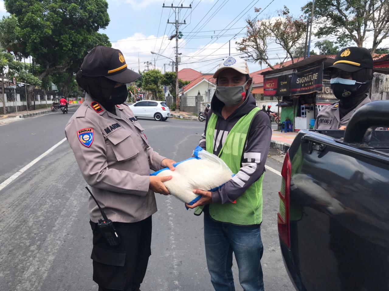 Jelang Hari Jadi ke-73, Polwan Polres Magelang Kota Gelar Bakti Sosial