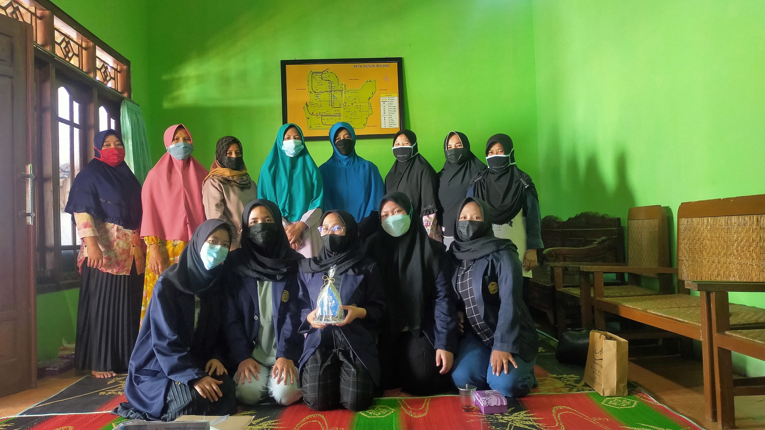 Tim PPMT Unimma Beri Sosialisasi Budidaya Tanaman di Polybag ke Ibu-Ibu PKK Klepu Temanggung