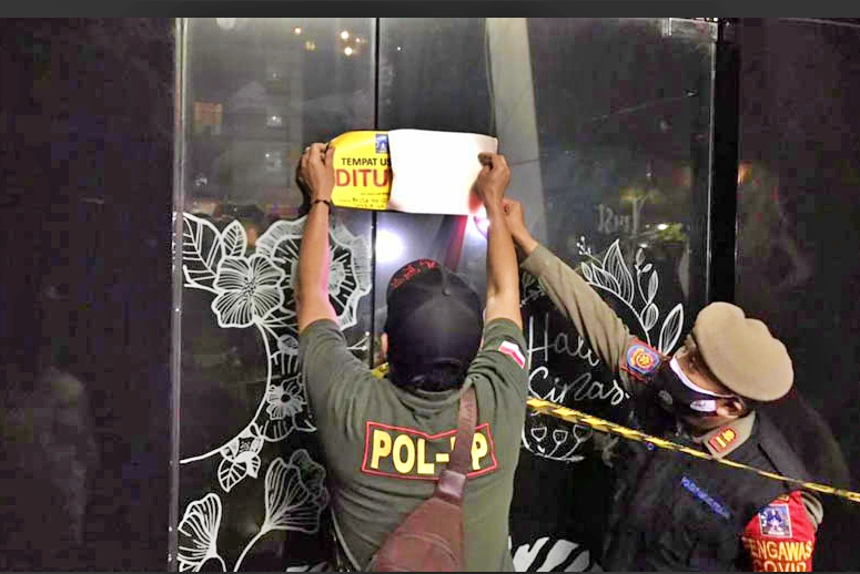 sebuah cafe di jalan magelang disegel