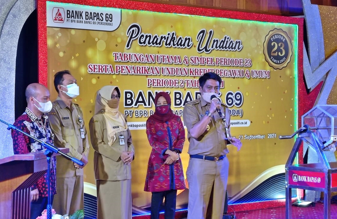 Bupati Magelang saat memberikan sambutan dalam undian nasabah Bank Bapas 69 Magelang