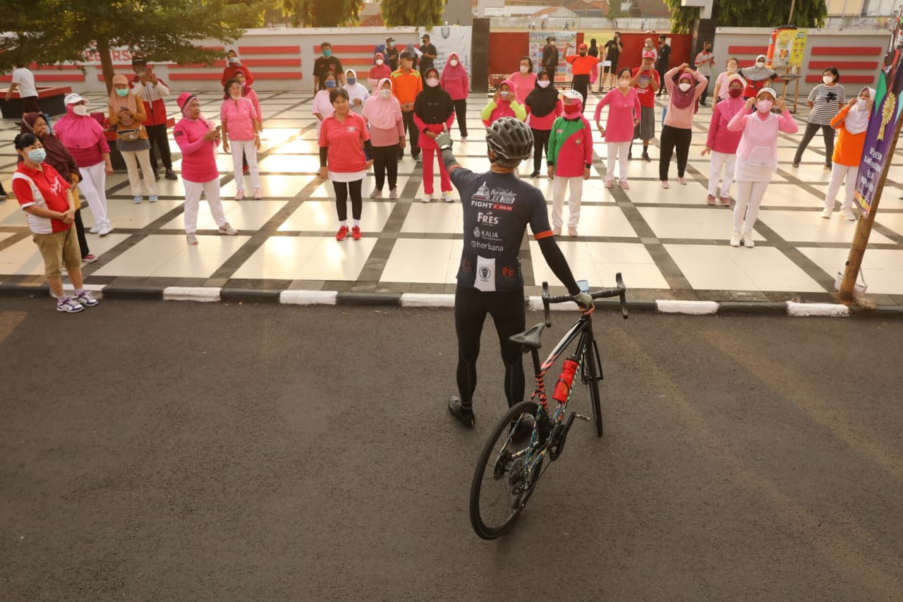 Ganjar pranowo saat sidak di GOR Tri Lomba Juang