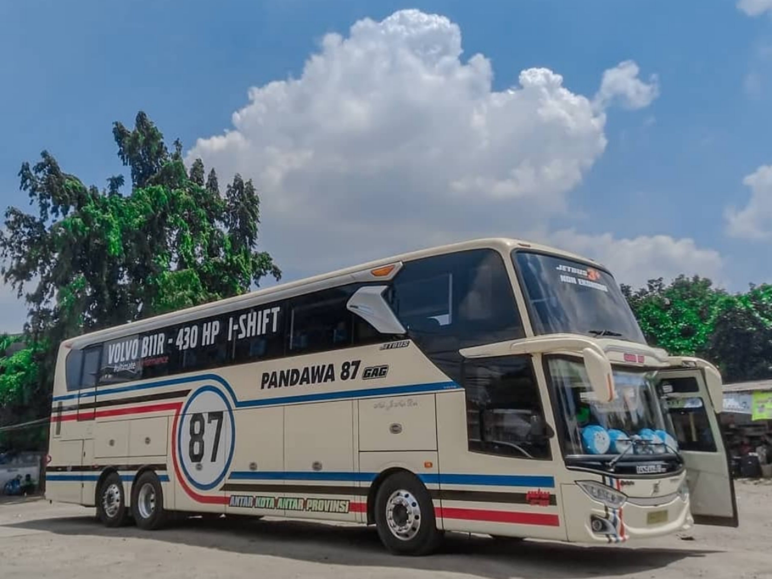 Bus Pandawa 87. (foto: instagram/alvincruzz_)