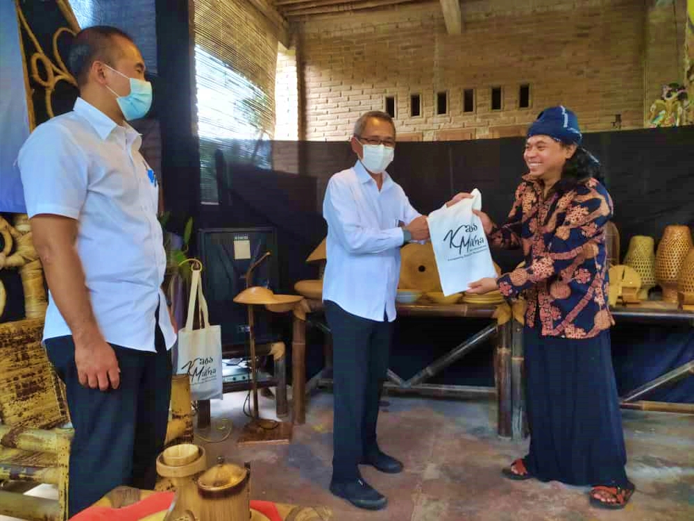 Ki Sodong launching cinderamata Kaos Khas Borobudur