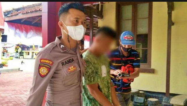 Diancam Pakai Samurai, Gadis Saat Camping Diperkosa Didepan Pacarnya