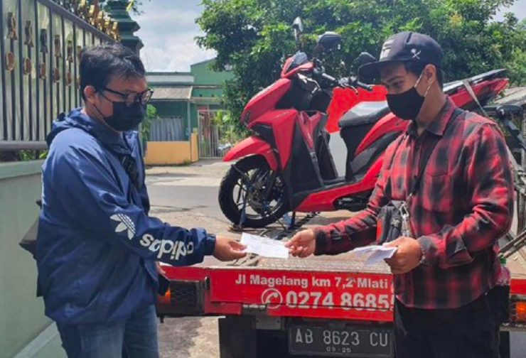 SULTAN: Sales kendaraan menyerbu Dusun Pundon yang warganya menjadi miliarder imbas ganti untung pembangunan Tol Jogja-Bawen. (foto: ist)