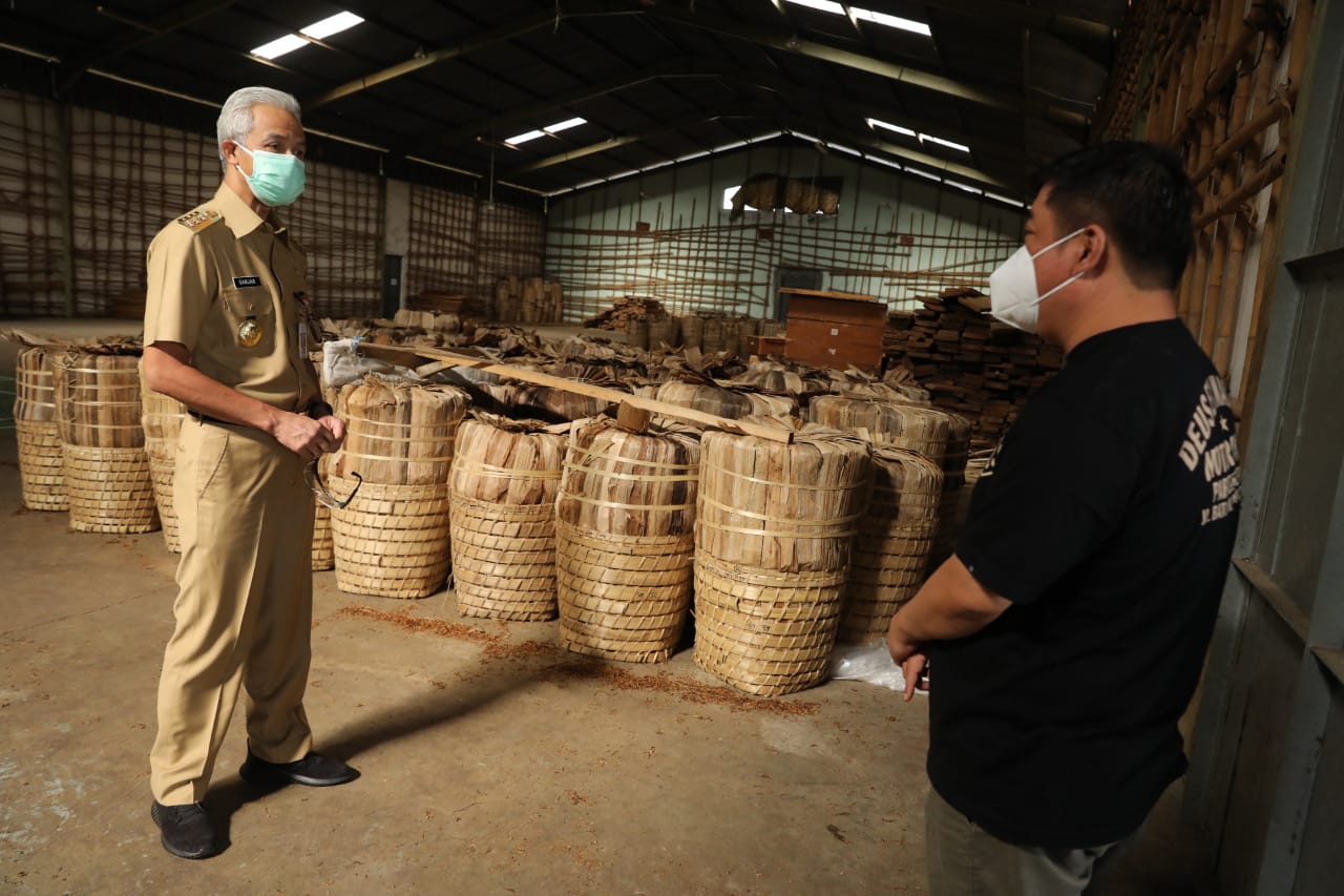 Ganjar Minta Pabrik Rokok Bantu Petani Dengan Percepat Pembelian Tembakau