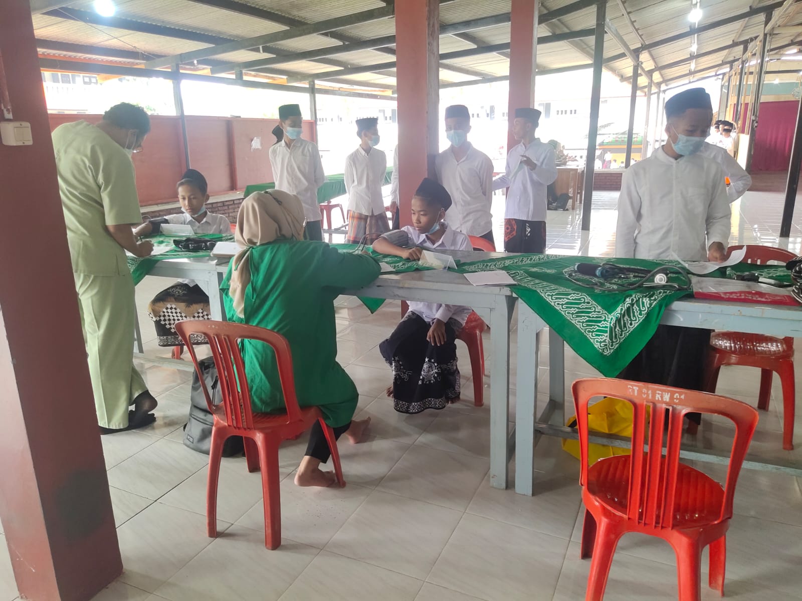 Santri Ponpes API ASRI Bandongan Antusias Ikut Vaksinasi Covid-19 yang Digelar Polres Magelang
