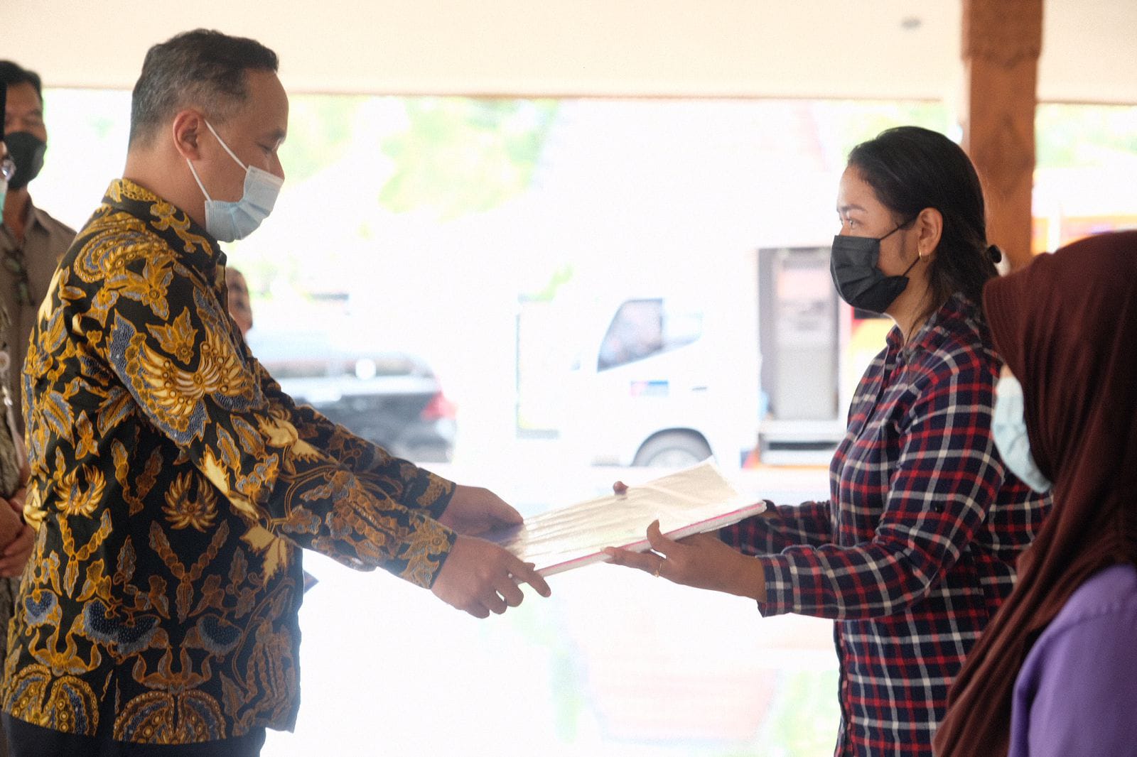 Pemkot Magelang Salurkan BST untuk 67 KPM, Wali Kota Harap Warga Kreatif Gunakan Bantuan