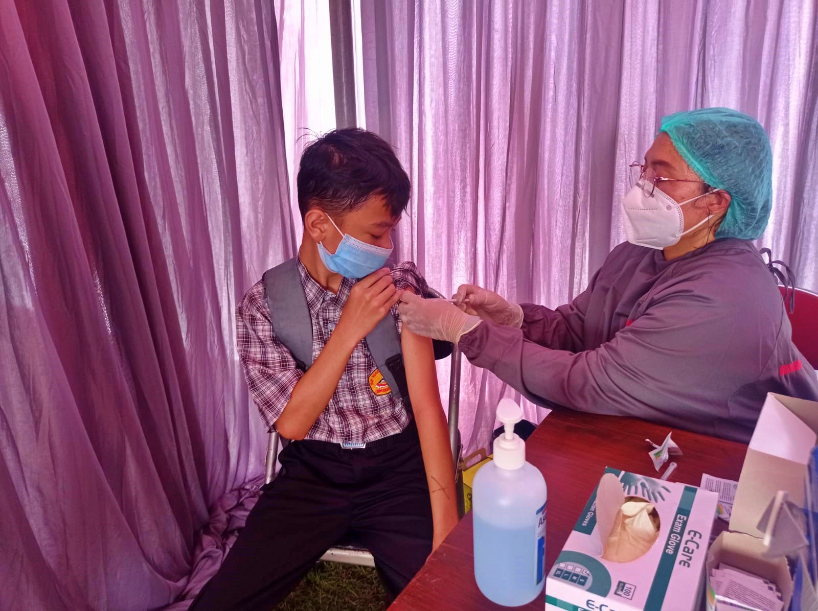 salah satu pelajar di Magelang saat ikuti vaksinasi di SMA N Kota Mungkid yang digelar oleh BIN