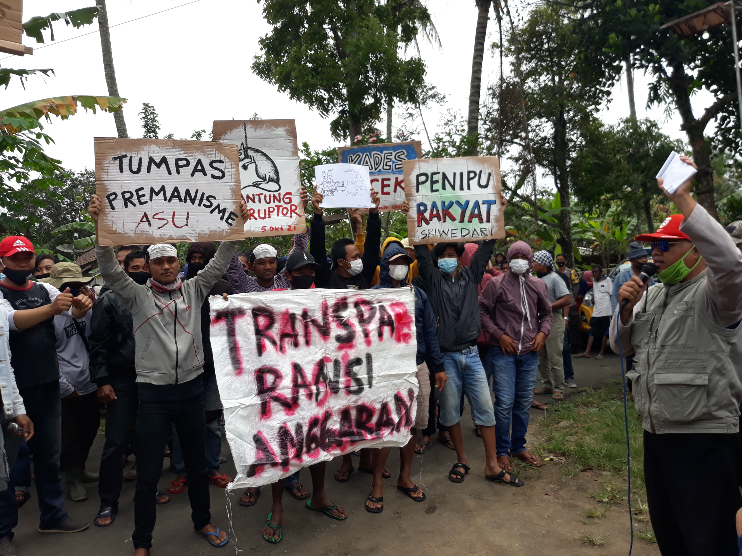 Dugaan Penyalahgunaan Dana Desa, Sejumlah Warga Sriwedari Salaman Tuntut Kades Dinoaktifkan