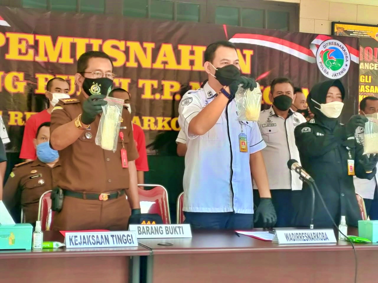 Direktorat Reserse Narkoba (Ditresnarkoba) Polda Jawa Tengah memusnahkan 811,67 gram narkoba