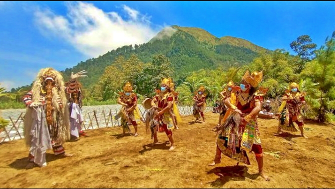 Festival Lima Gunung di kaki gunung Andong