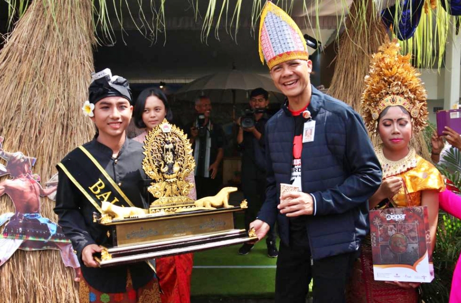 Ganjar Pranowo saat berada bersama siswa Taruna Nusantara